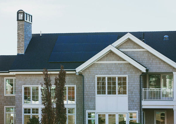 Cat produce un sistem fotovoltaic de 4 kW?