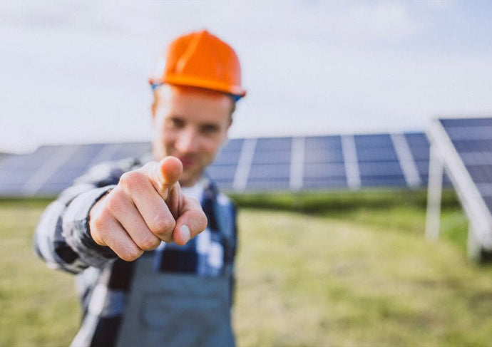 Descoperind Secretele Sistemelor Fotovoltaice: Panouri, Invertoare și Baterii Explicate