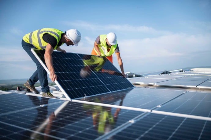 Panourile fotovoltaice pot provoca incendii? Tot ce trebuie să știi despre riscuri și siguranță