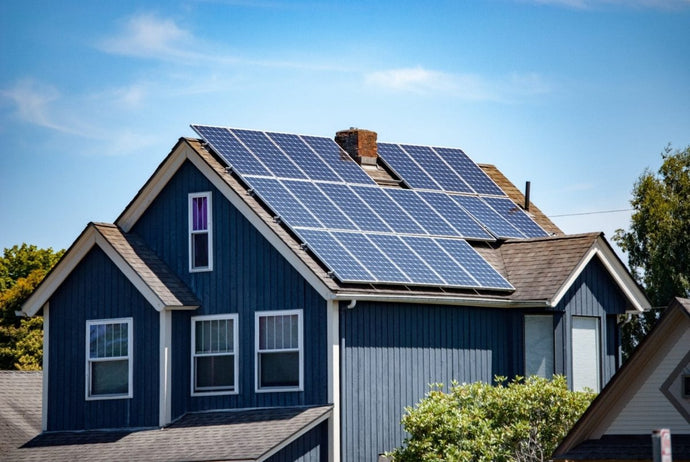 Panourile fotovoltaice și imobiliarele: Impactul asupra valorii proprietăților